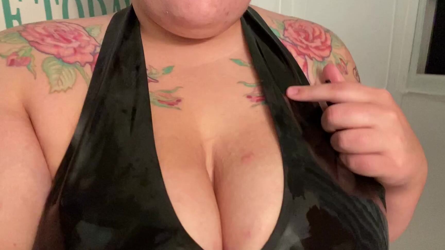 Rubberfoxx Late Night Vaping