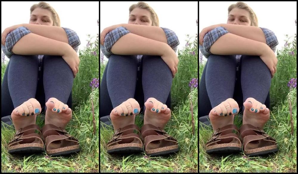 Tabitha Toes Nicknamed Tabithatoes 04 04 2021 Onlyfans Video Youre Driving By And See Me On The Side Of The Road In A Patch Of