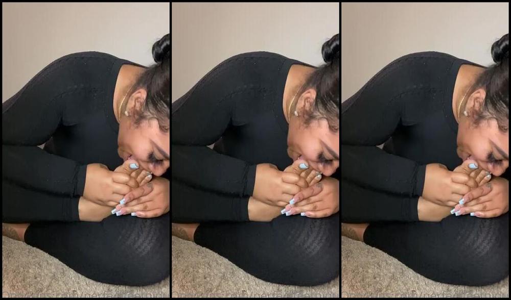 Iwantnique Onlyfans Watch Me Self Worship These Pretty Blue Toes I M Sure You Can Do Better Wait Can