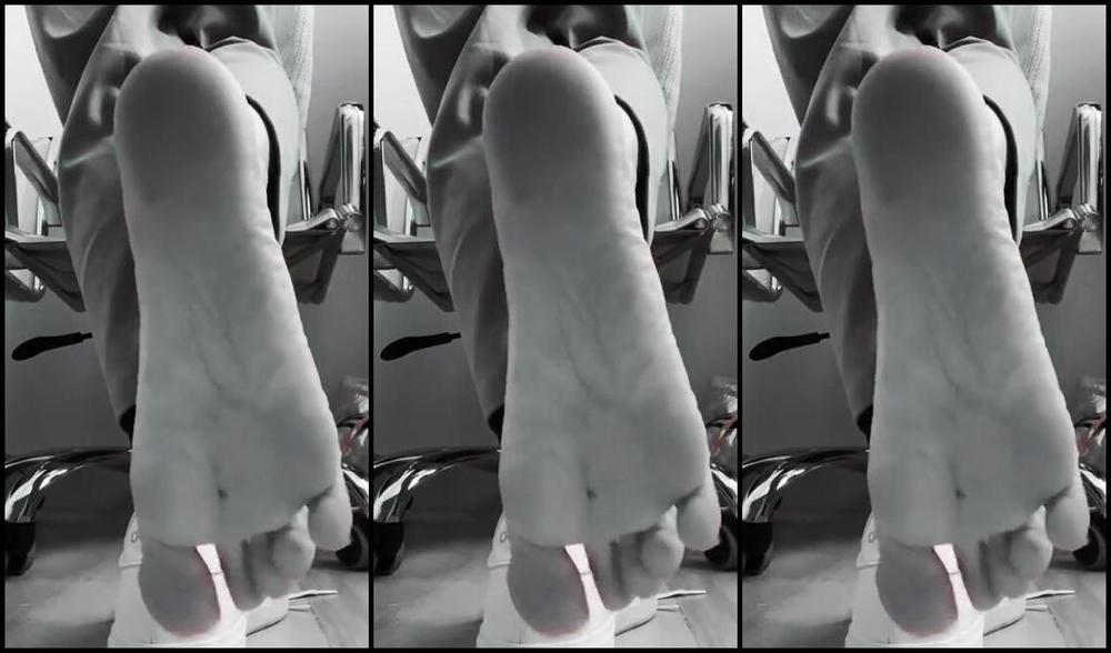 Penelope Sweet Soles Nicknamed Penelopesweetsoles 04 08 2023 Onlyfans Video Me At Work