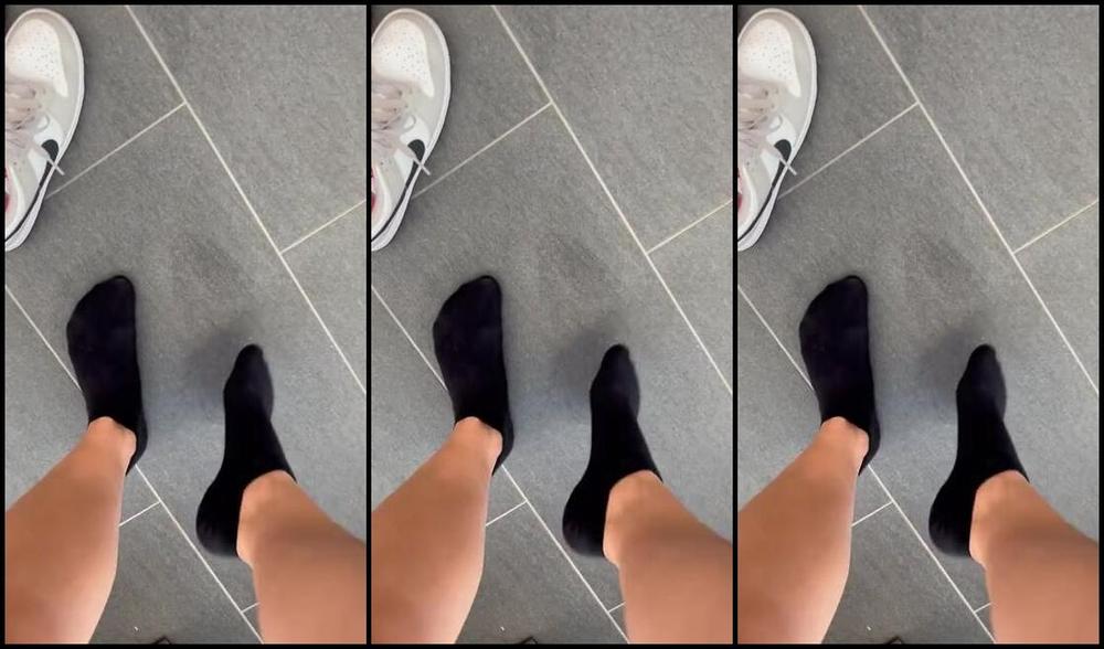 Sarina Jones Nicknamed Sarinajones 08 18 2024 Onlyfans Video Do You Like These Sweat Prints On The Floor And My Socks Right After The Gym
