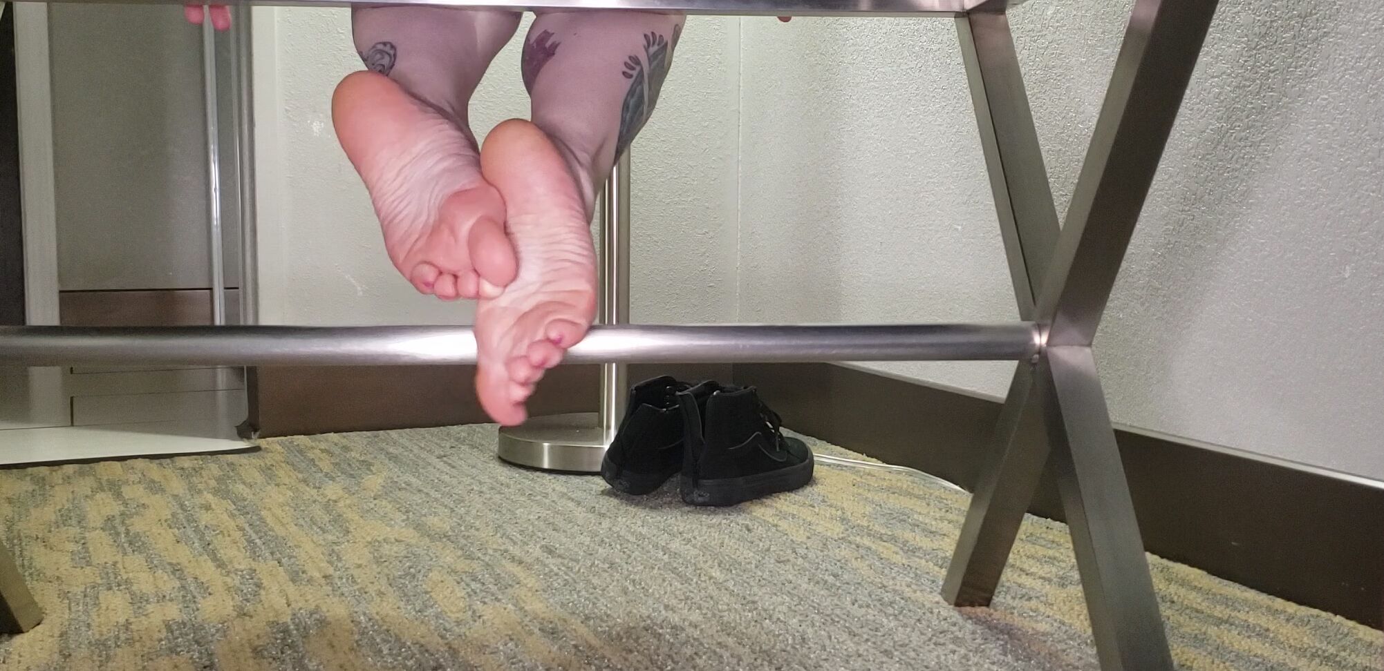 Ladylazarus Shoe Removal And Foot Rubbing