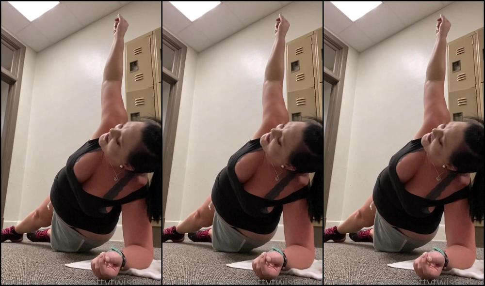 Prettytwistedxxx What It Really Be Like At The Gym Hidden Camera Style Like If You Want