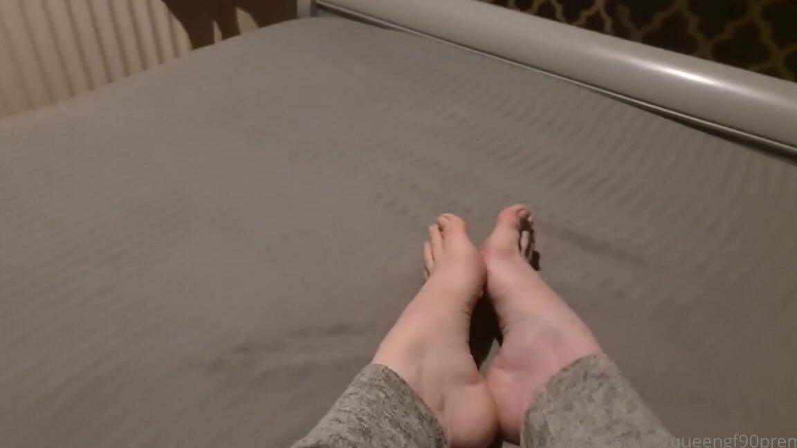 The Foot Queen Of England Aka Queengf90Premium Onlyfans Naked As A Daisy I Never Considered It Before But What A Weird Expression 9