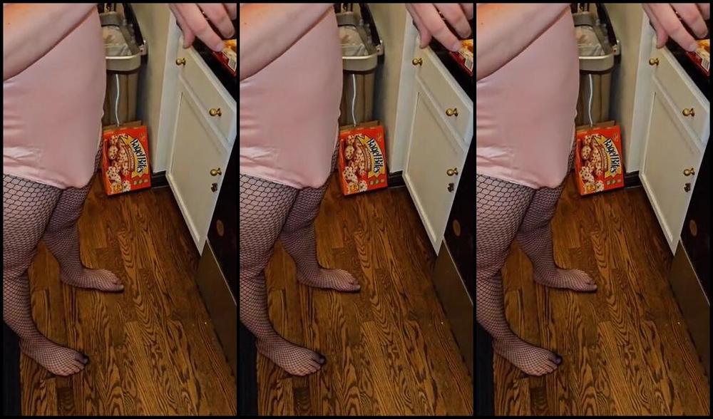 Feetofastoner Nicknamed Feetofastonervip Onlyfans Day 18 Of 30 Kicks In 30 Days I Had A Craving For Muffins