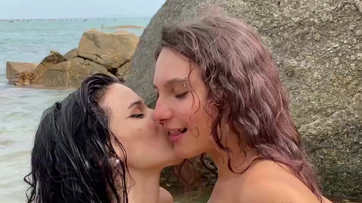 Lalirobertson 3168832347 01 19 2024 Would You Go To A Desert Island With Us