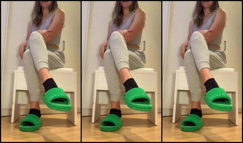 Miss Emma Rose Nicknamed Emmaemmarose Onlyfans Where You Belong Below Me Sniffing My Socks And Stinky Soles Wx