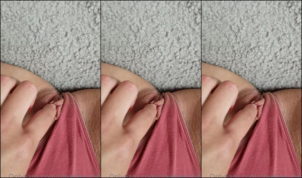 olivebeauty69-29-07-2020-609154465-took-this-in-between-loads-of-laundry...-i-think-touching-myself-in-the-mirror-is-so-hot-