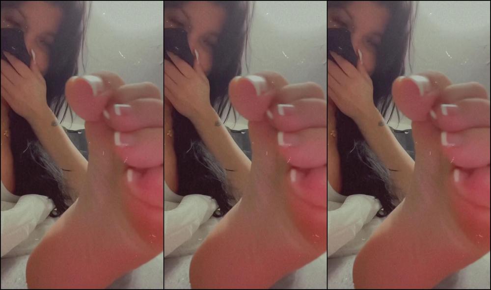 Itwasalwaysmysolesvip I Love Helping Drain My Foot Worshippers Before Bed