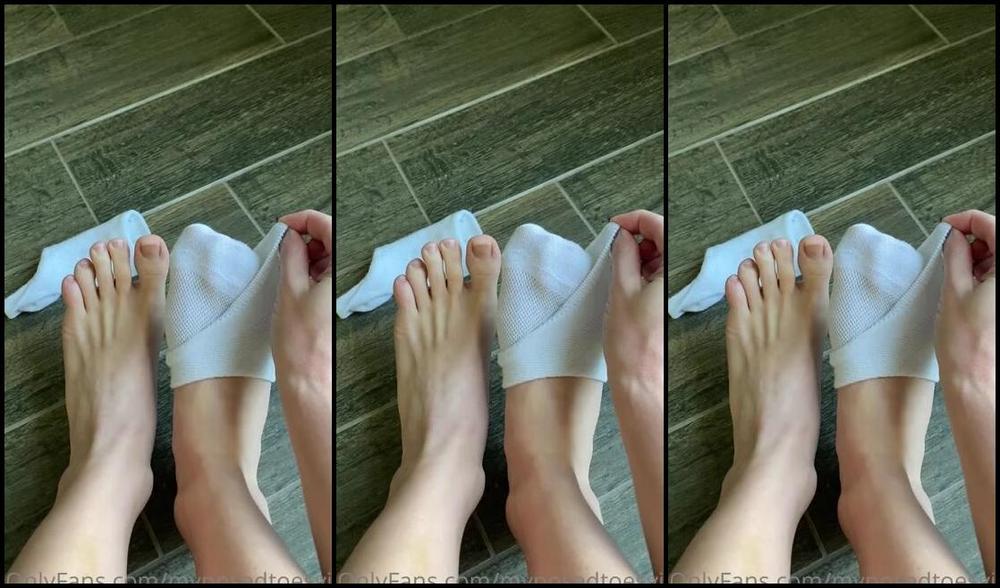 Brooke Jones Nicknamed Myposedtoesvip Onlyfans Wanna Enjoy Some Time With My Feet In These Socks
