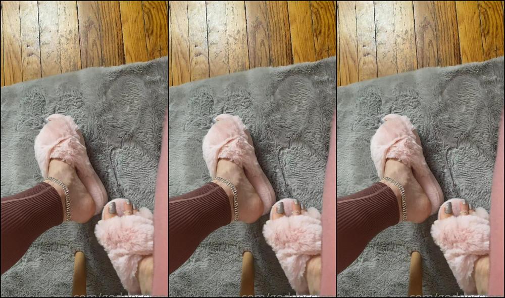 Goddessfendi 1071623434 10 14 2020 I Love My Soft Fluffy Slippers My Fan Sent Me From My Wishlist So T My