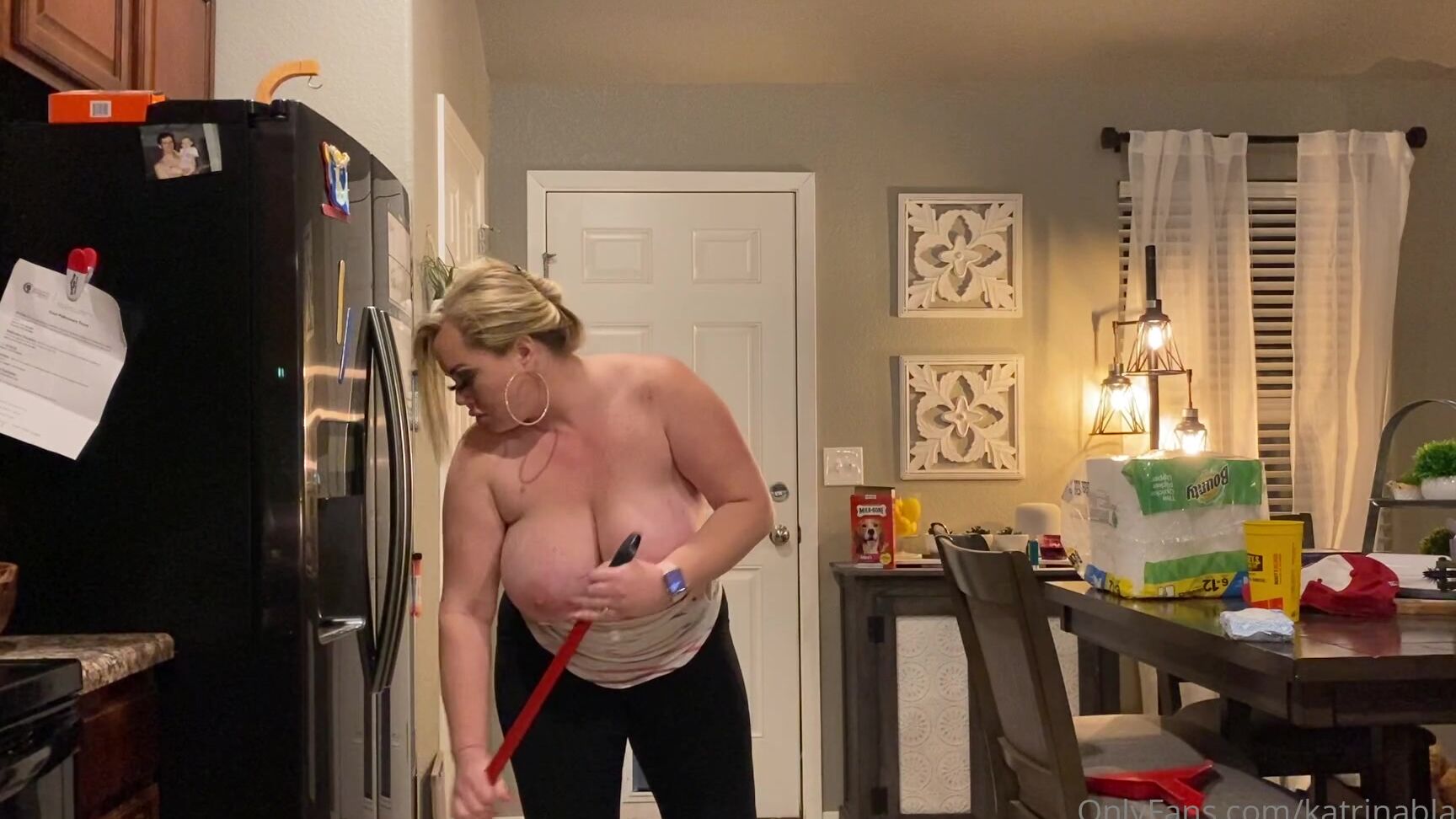 katrinathicc-13-01-2021-2007676506-happy-titty-tuesday-thought-i-d-try-something-different-today-if-you-like-this-kind-o