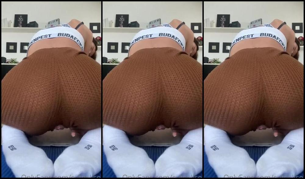 Cuteelisen Nicknamed Cuteelisen Onlyfans Can I Tease You With My White Ankle Socks Feet While I Play With Myself