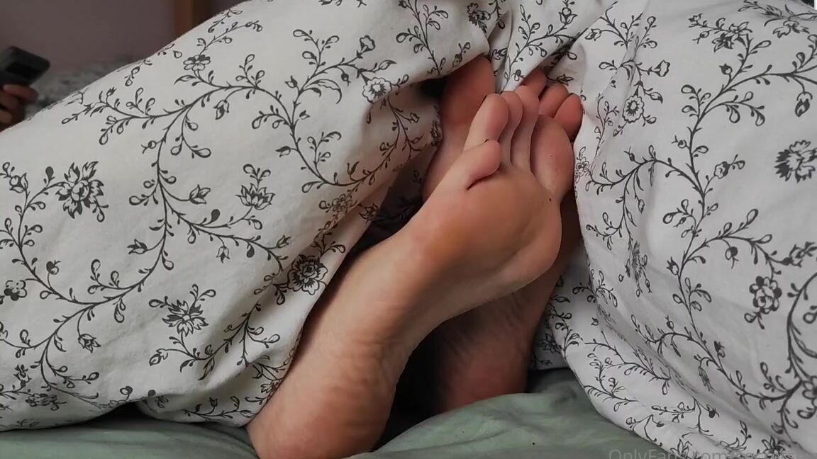 Princess Penelope Nicknamed Secretsexyfeet Onlyfans Any Volunteers To Help Me Keep Warm