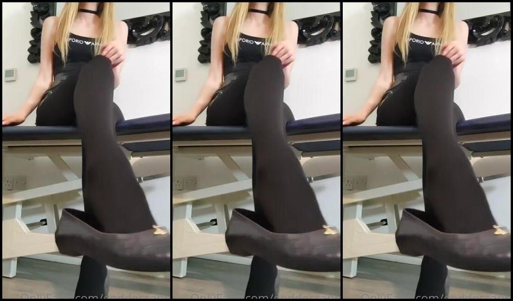 Goddess Anna Nicknamed Goddessanna Onlyfans My Flats Nylons Ruin You I Stripped Away Your Manhood Its Gone 22W