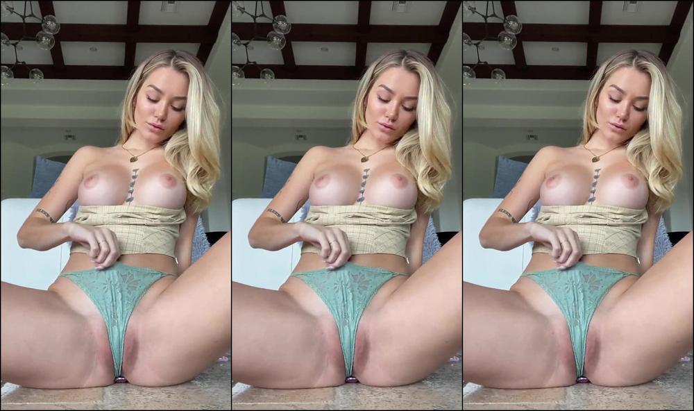 Heidi Grey Masturbating With My Huge Vibrator And Butt Plug In The Middle Of My Living Room Goosebumps When I Come W7Ffldv0