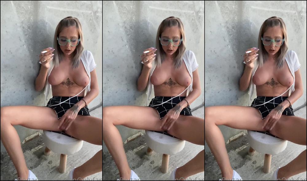 Justnitnee Snuck Out Of Class For A Smoke I Couldn T Focus