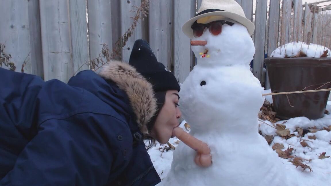 Christmas, Down Jacket, Masturbation, Solo Female, Voyeur alyssaross screwing with snowballs ManyVids