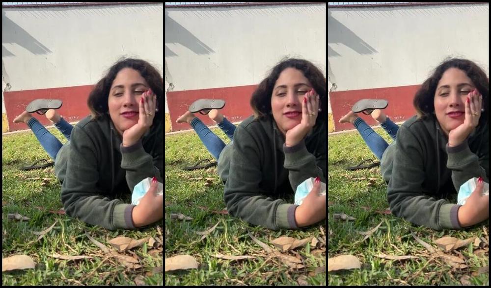 Gia S Feet Nicknamed Footsiebab 08 12 2023 Onlyfans Video In The Pose And Flipflops Me With Short Hair