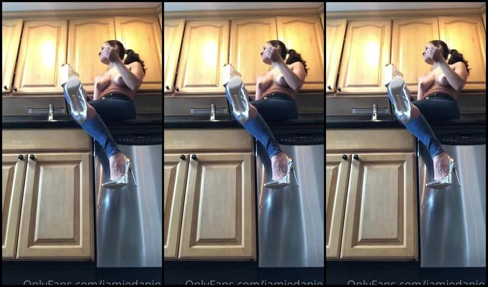 Jamiedaniels Onlyfans Good Morning Hope Everyone Has A Wonderful Weekend Here Is A Sexy Topless Shoe Dangle Vidp