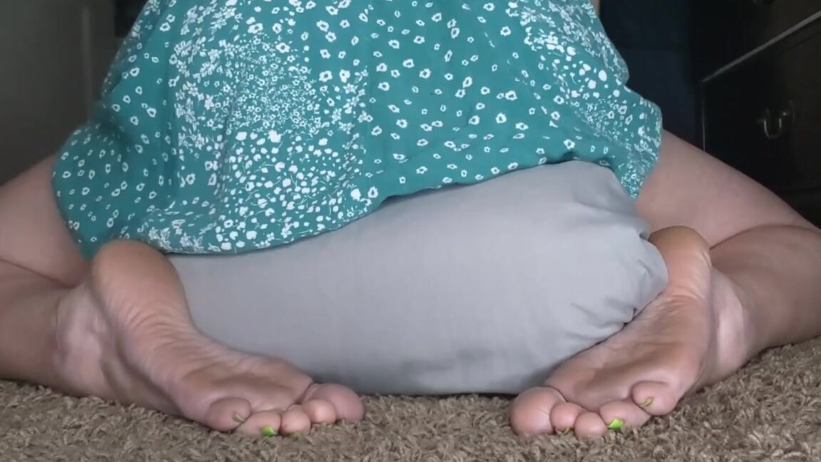 Premiumbrandy Onlyfans Pillow Ride With Dildo And Wand Green Toes Riding My Dildo On My Pillow And Cumming As Much As I Can