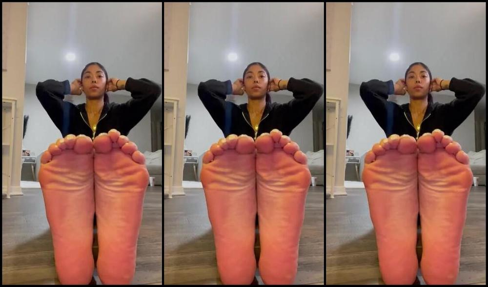 Bookiiie Nicknamed Lookmeupbookiiie Onlyfans Scrunch Scrunch