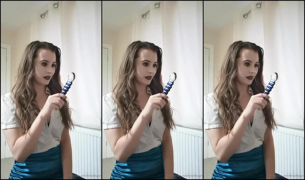 brooklogan-23-12-2019-110331795-naughty-secretary-takes-a-break-to-play-with-toy-