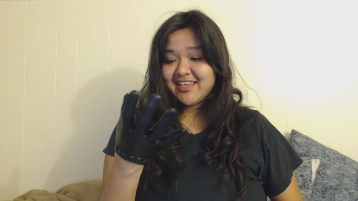 Deesdeepthroat Dee Trying On New Gloves