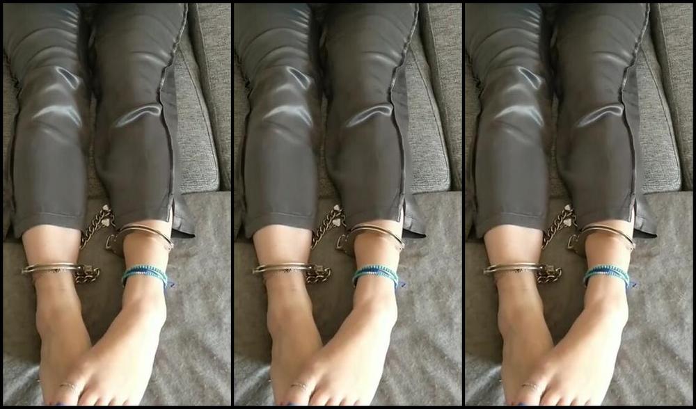 Frejas Submissive Feet Nicknamed Frejassubmissivefeet Onlyfans Put Into The Strait Jacket For Cozy Tv Time Im Offered Some Snacks Enjoy The Tough