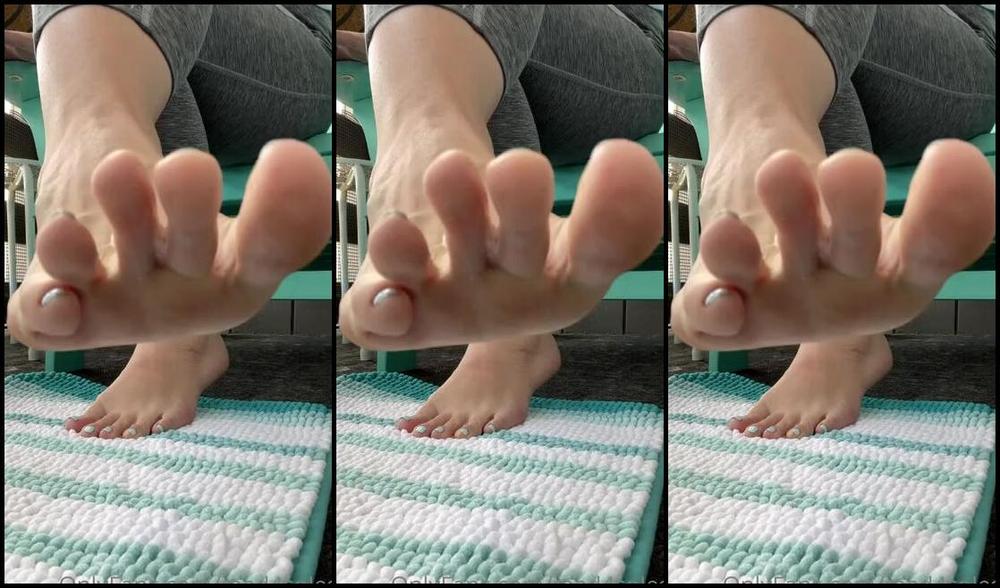 Goddess Mads Nicknamed Mad4Soles Onlyfans Just Me Spitting On My Dirty Soles Teasing You With Them Just You Getting Hard At The Thought