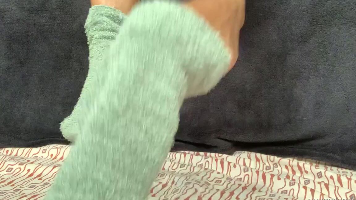 Puja Nicknamed Caramelprofessor Onlyfans It S Cold Here So I Got My Fluffy Socks On I M Waiting For Some Sun Shine