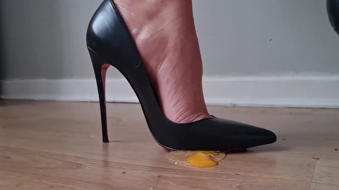 Kats Worn Heels Nicknamed Katswornheels Onlyfans Crushing Eggs Under My Extremely Sexy Louboutin So Kate Kidd Leather 120S