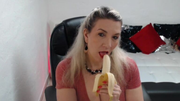 Food Porn,Blowjob,Blonde,Big Boobs,MILF,SFW sandybigboobs in love with my banana ManyVids