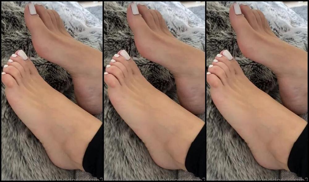 Goddesssuzie26 Onlyfans Look At My Poor Tired Feet I Ve Worked So Hard On Them This Week That It Has Chipped My Polish