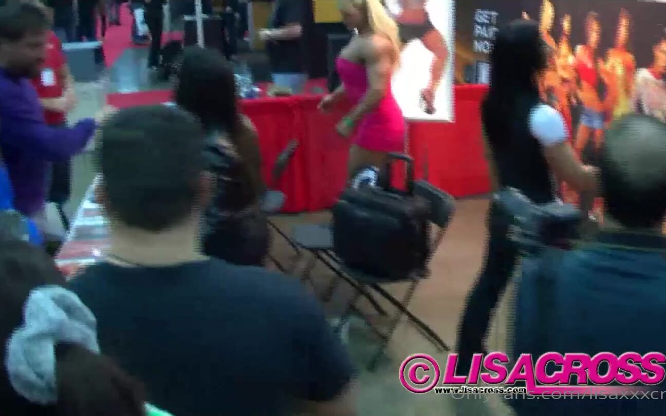 Lisaxxxcross Working The Muscle Pinups Stand At The Arnolds