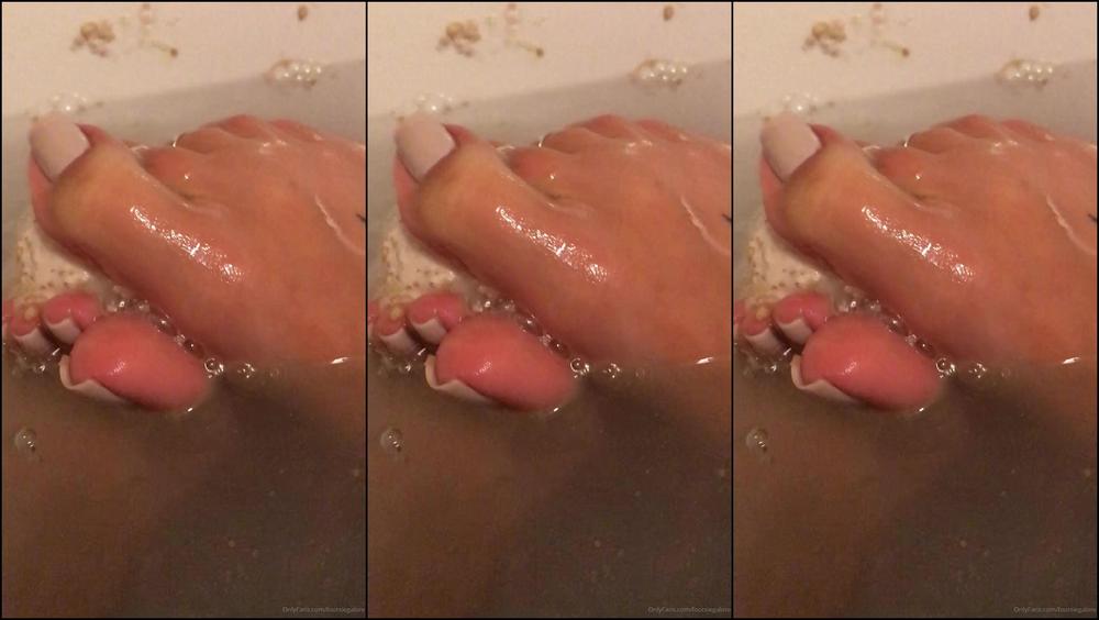 Footsiegalore Lush Butterball Bath Bomb Made My Feet So Soft