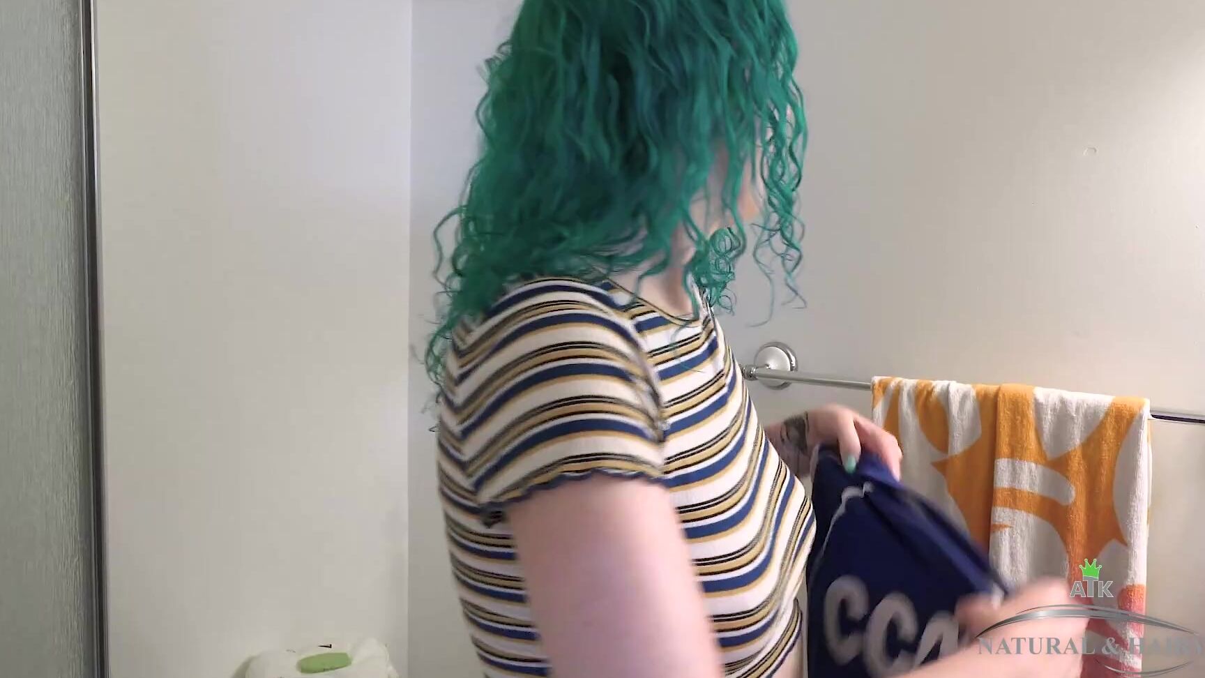 Hairy, Posing, Pissing Lux Lives SiteRip