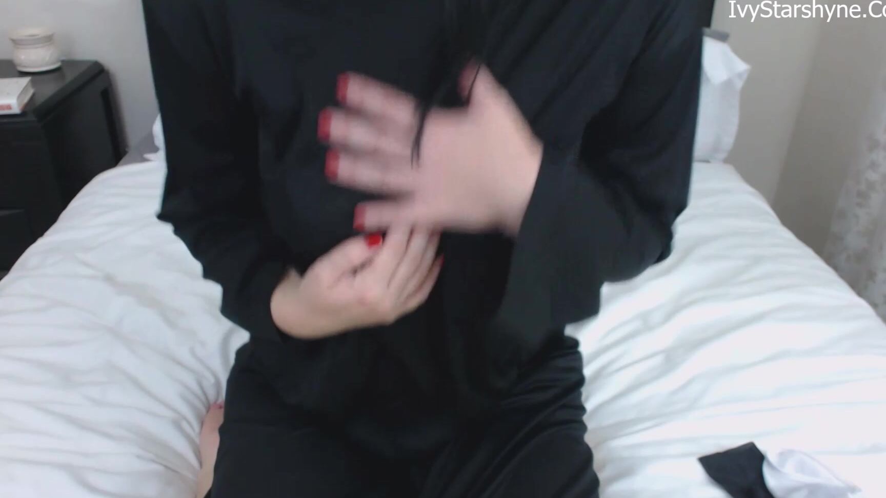 Ivystarshyne Sister Ivy Gets Distracted