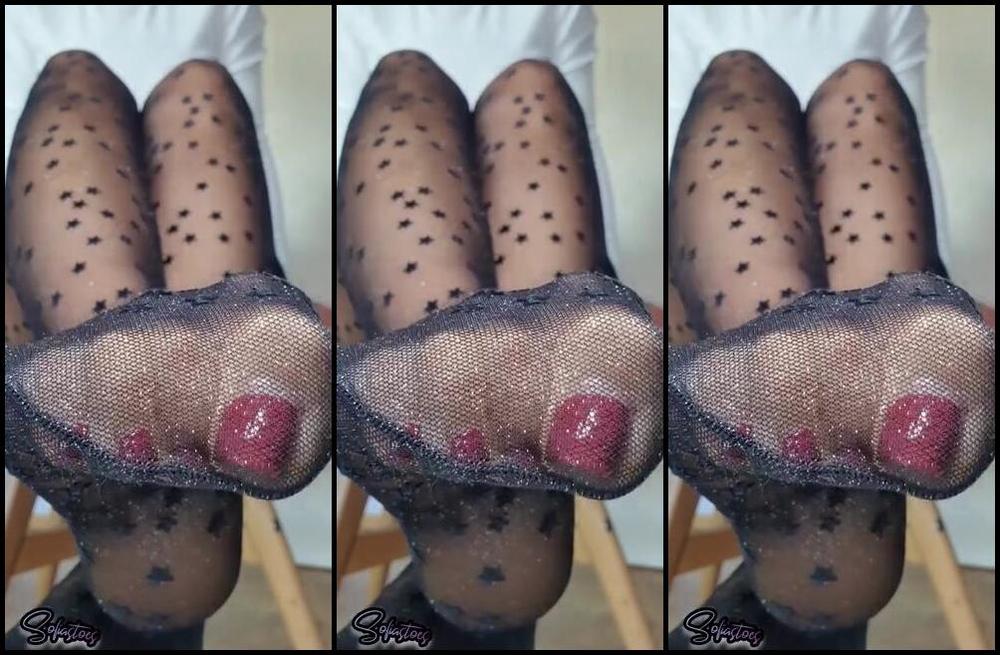 Sofiastoe Aka Sofiastoes Onlyfans Hey Wanna Come Over And Devour My Feet Ps For Better Quality Right Corner Choose Original