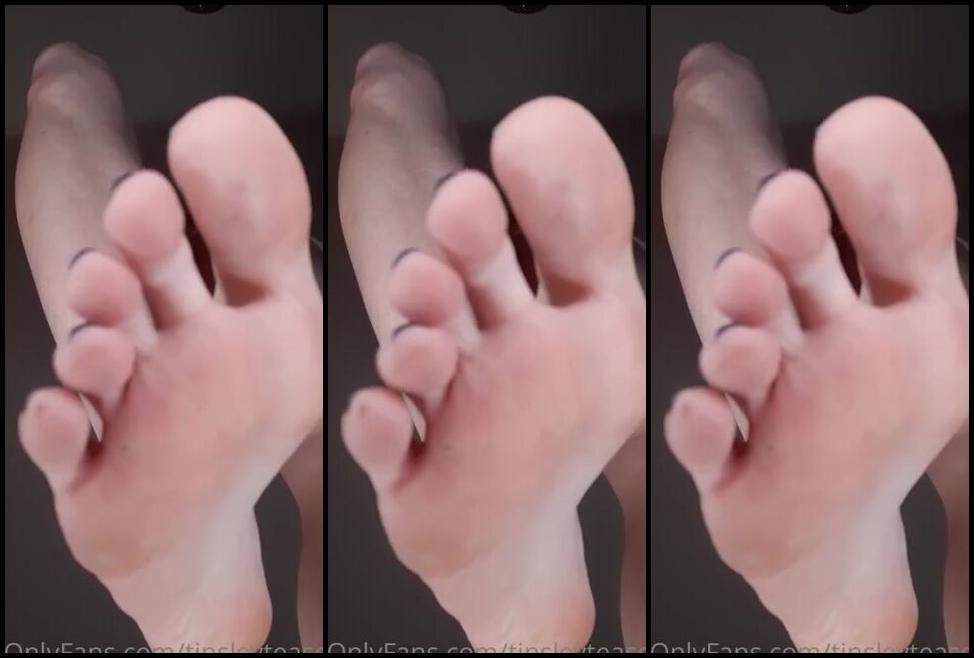 Tinsleyteaser Onlyfans Such A Tiny Man On The Ground Should I Play With You Or Rather Crush You J