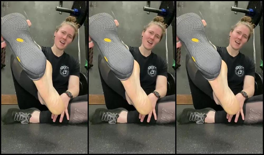 Athletoes Nicknamed Athletoes Onlyfans I Just Finished My Workout Come Over Here And Lick Every Drop Of Sweat From Feet