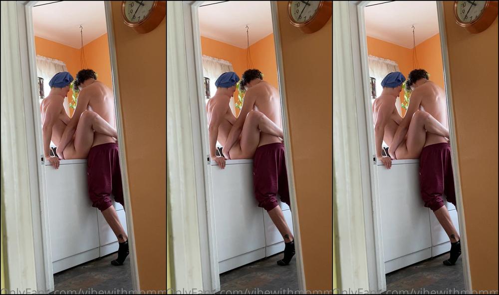 vibewithmommy-20-04-2022-2410585584-behind-the-scenes-to-our-first-live-show-we-had-a-blast-i-squirted-all-over-the-wash