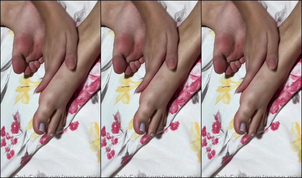 Queen Missy 2172870208 07 25 2021 Passando Creme Nos P S Feet Massage