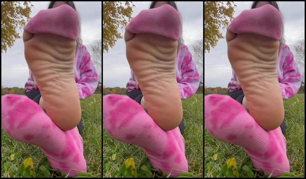 Adventuretoeskat Nicknamed Missadventuretoeskat Onlyfans Do You Love My Birthday Pedi