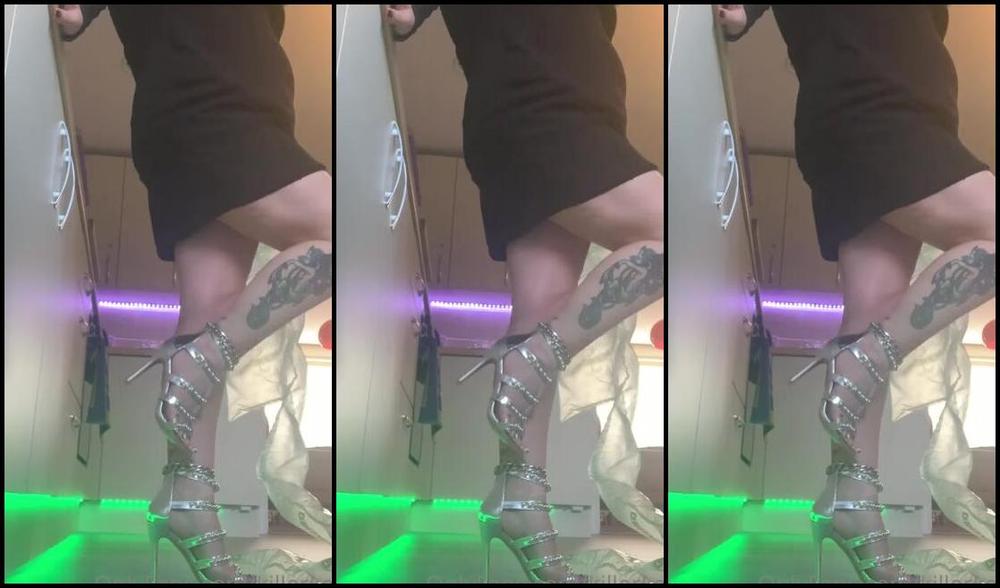 Killersexyfeets Nicknamed Killerkell Onlyfans Sexy New Shoes Trampling The Packaging They Came In Wouldn T You Love To Feel Them On Your Body