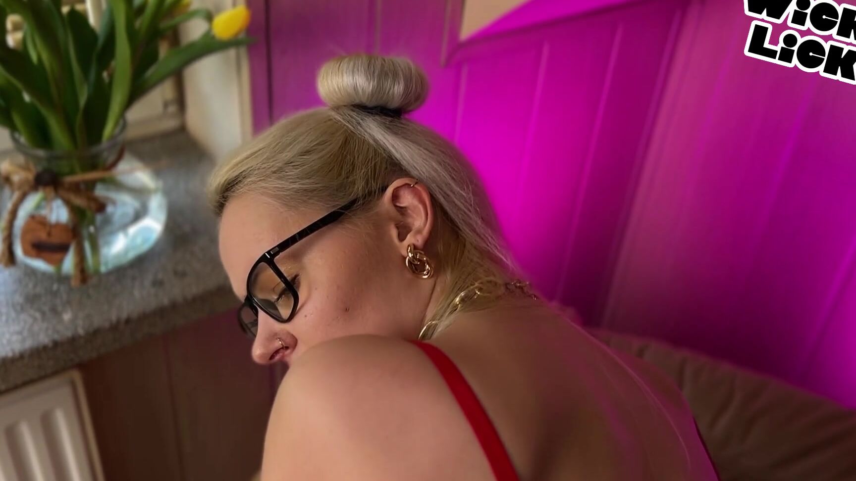 Blonde Wicki Lick Loves Anal Sex And Slowly Sits On A Dick