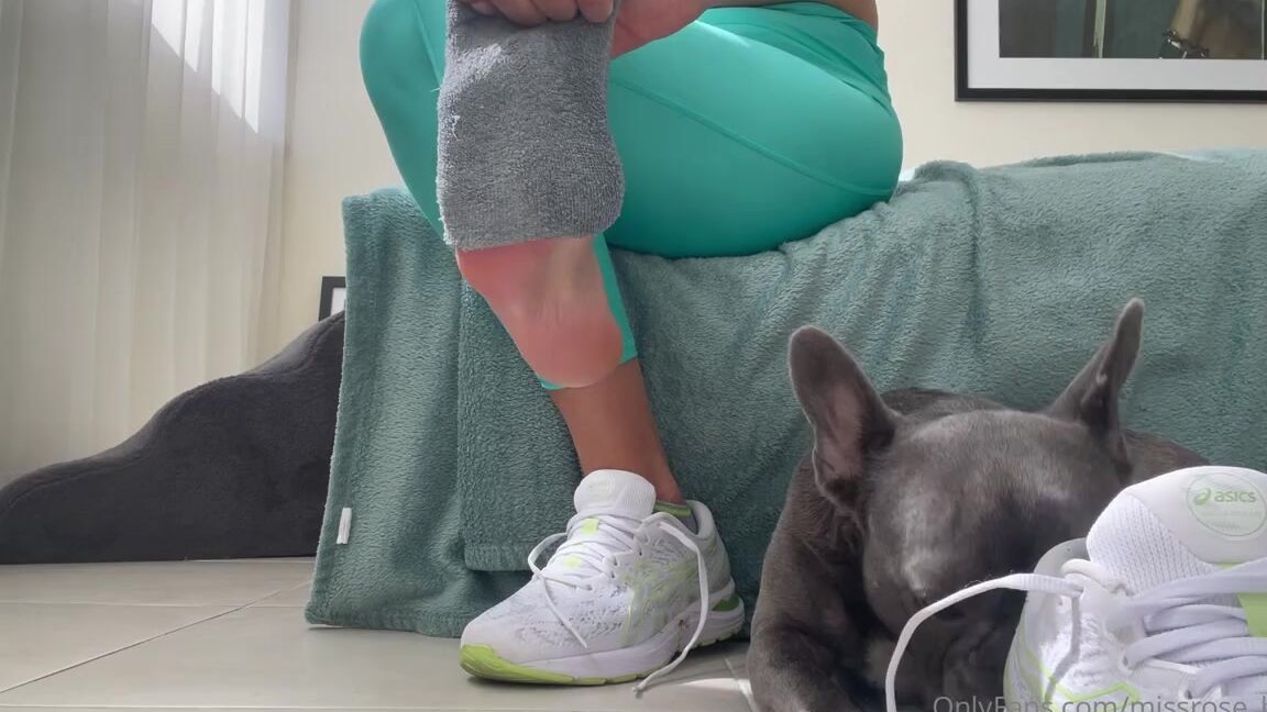 Missrose Heels Onlyfans Do You Guys Like Smelly Sweaty Soles After A Work Out Answer In Poll Joi Smellyfeet Gymfeet