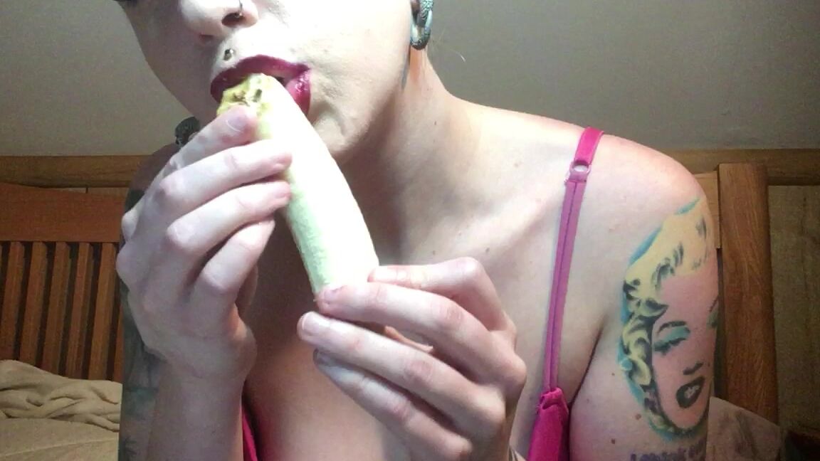 Ladylazarus Red Lipped Banana Blowjob