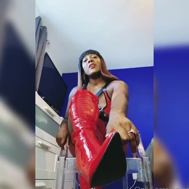 Mistress Lorraine Nicknamed Mslorraineldn 06 30 2020 Onlyfans Video Can You Do A Good Job I Want Them Shined And Then I Want My Feet