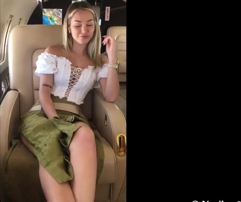 Heidi Grey Being A Naughty Girl On This Jet With The Flight Attendant Right Behind Me Members Only 5Zgbhbel